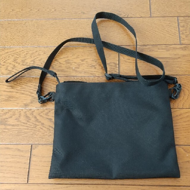 MUJI (無印良品)(ムジルシリョウヒン)の無印良品 サコッシュ 黒 ブラック ポーチ メンズのバッグ(ショルダーバッグ)の商品写真