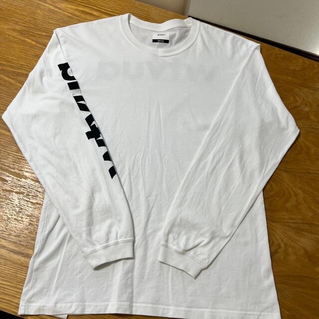 W)taps(ダブルタップス)のWTAPS 長袖Tシャツ　白 メンズのトップス(Tシャツ/カットソー(七分/長袖))の商品写真