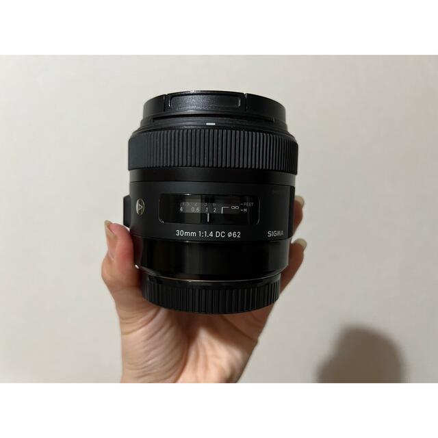 SIGMA(シグマ)の【SIGMA】30mm F1.4 DC DN　シグマ キヤノンEFマウント スマホ/家電/カメラのカメラ(レンズ(単焦点))の商品写真