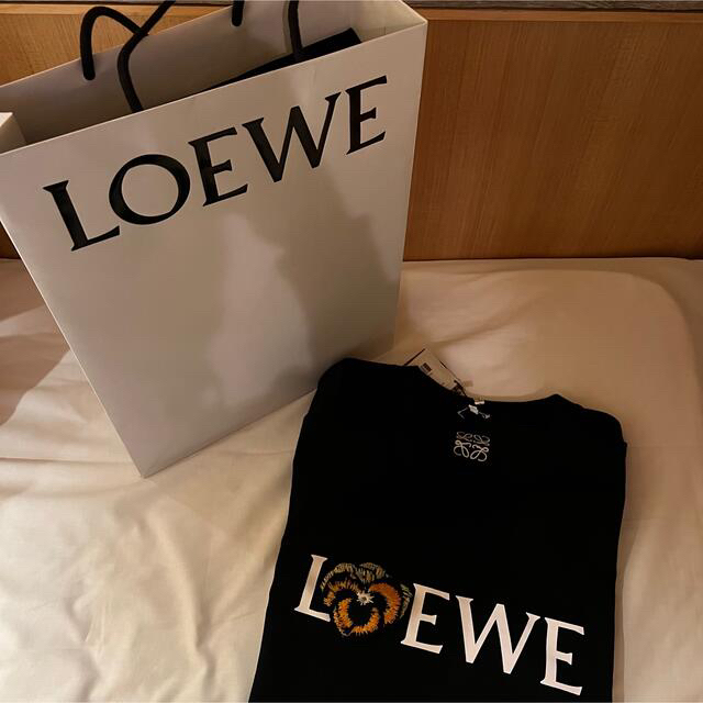 LOEWE(ロエベ)のマッサー様専用　LOEWE パンジー刺繍クルーネックTシャツ メンズのトップス(Tシャツ/カットソー(半袖/袖なし))の商品写真