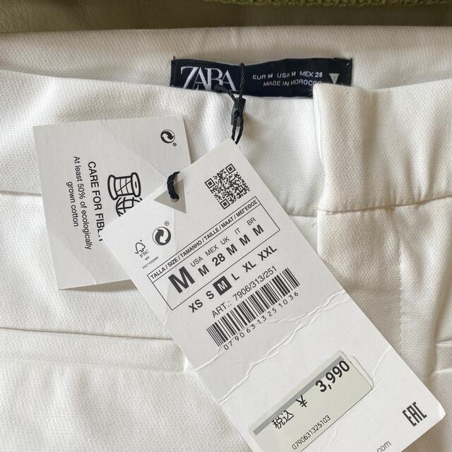 ZARA(ザラ)の新品タグ付　ホワイトストレッチパンツ　ザラ レディースのパンツ(カジュアルパンツ)の商品写真