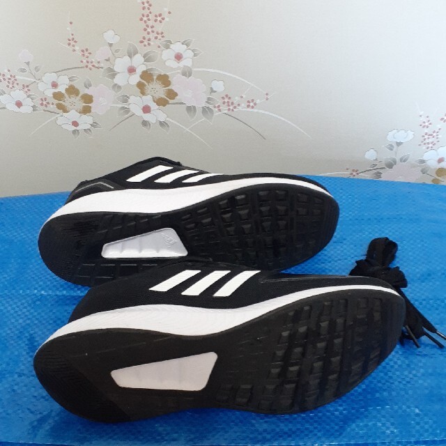 adidas(アディダス)の美品☆アディダススニーカー23cm キッズ/ベビー/マタニティのキッズ靴/シューズ(15cm~)(スニーカー)の商品写真