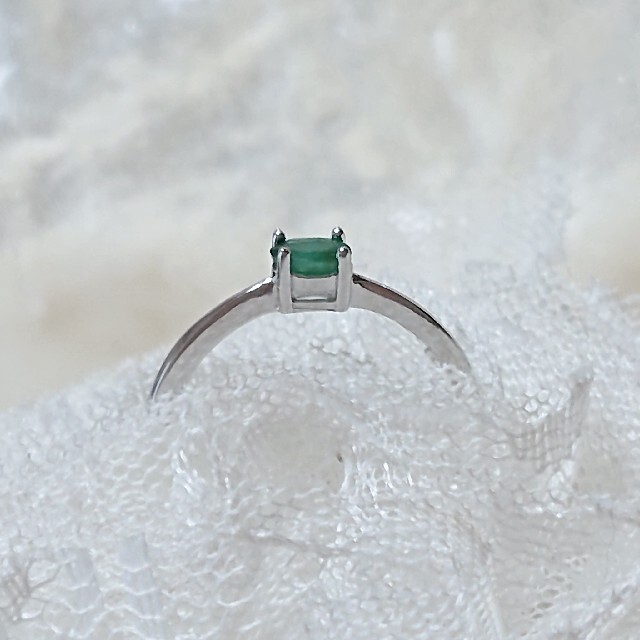 エメラルドのリング(シルバー製) レディースのアクセサリー(リング(指輪))の商品写真