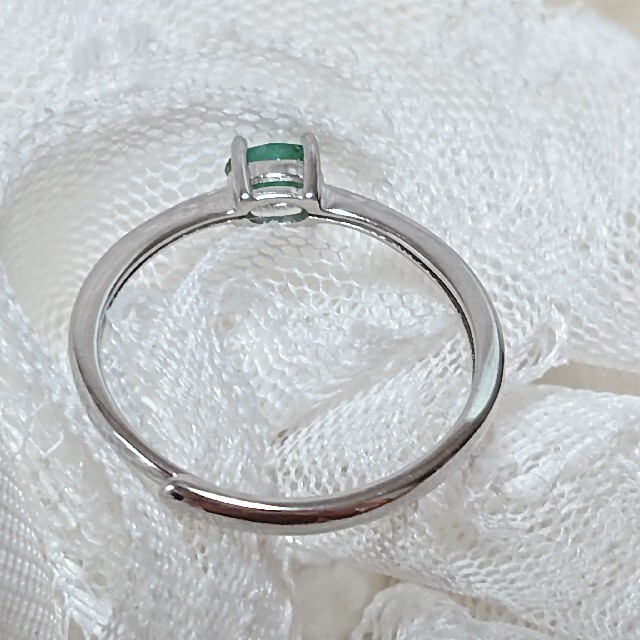 エメラルドのリング(シルバー製) レディースのアクセサリー(リング(指輪))の商品写真
