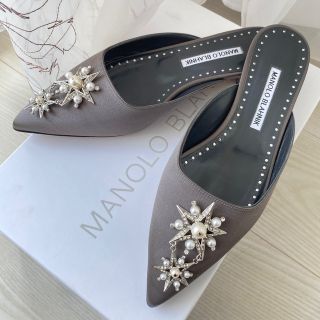 マノロブラニク(MANOLO BLAHNIK)の【新品】MANOLO BLAHNIK マノロブラニク サテン ビシュー ミュール(ミュール)