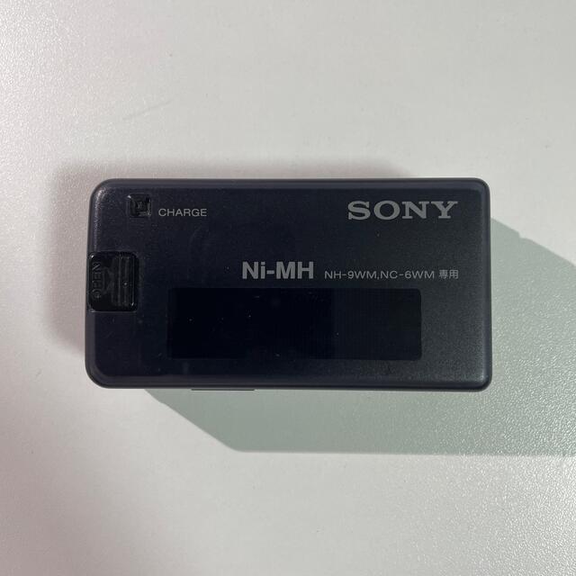 SONY(ソニー)の★SONY ソニー NH-9WM NC-6WM専用充電器 BC-9HE スマホ/家電/カメラのスマートフォン/携帯電話(バッテリー/充電器)の商品写真