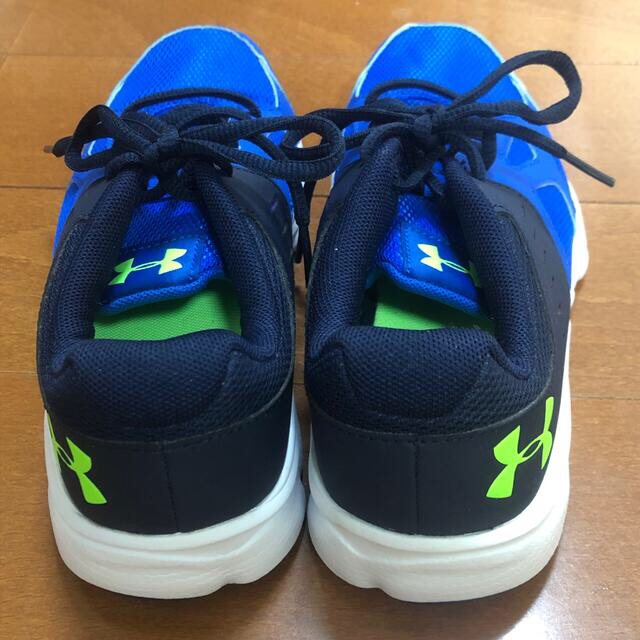 即購入OK【美品】アンダーアーマー UNDERARMOR スニーカー