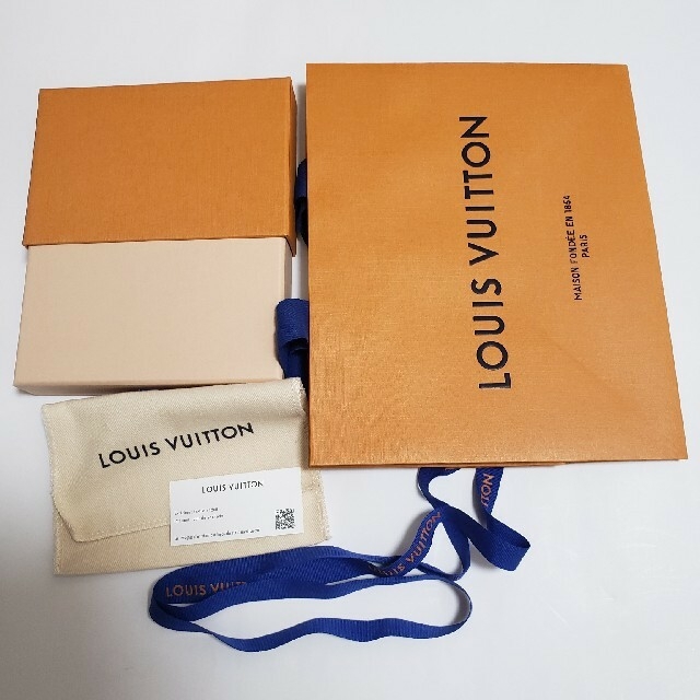 LOUIS VUITTON(ルイヴィトン)のルイヴィトン　パスケース　空箱　ショップ袋 レディースのバッグ(ショップ袋)の商品写真