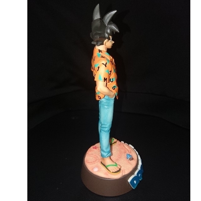 ドラゴンボール アロハシャツ 孫悟空 フィギュアの通販 by |ラクマ