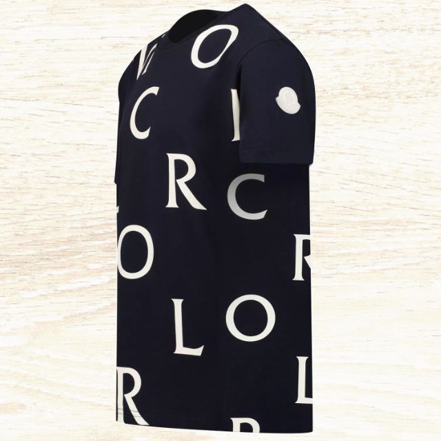 MONCLER(モンクレール)の●新品/正規品● MONCLER All Over ロゴ シリコン袖ロゴ T メンズのトップス(Tシャツ/カットソー(半袖/袖なし))の商品写真