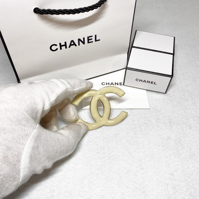 CHANEL(シャネル)の未使用に近い！ CHANEL シャネル ブローチ レディース 高級感！ レディースのアクセサリー(ブローチ/コサージュ)の商品写真