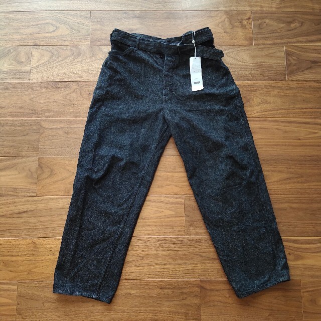 COMOLI(コモリ)のCOMOLI ベルテッドデニムパンツ ブラック x エクリュ SIZE: 1 メンズのパンツ(デニム/ジーンズ)の商品写真
