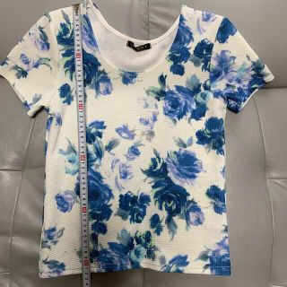 イング(INGNI)のINGNI 花柄　Tシャツ(Tシャツ(半袖/袖なし))