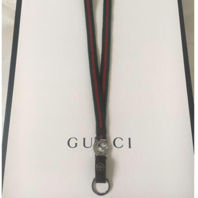 Gucci(グッチ)のGUCCIネックストラップ/シェリーライン　赤ｘ緑　 スマホ/家電/カメラのスマホアクセサリー(ネックストラップ)の商品写真