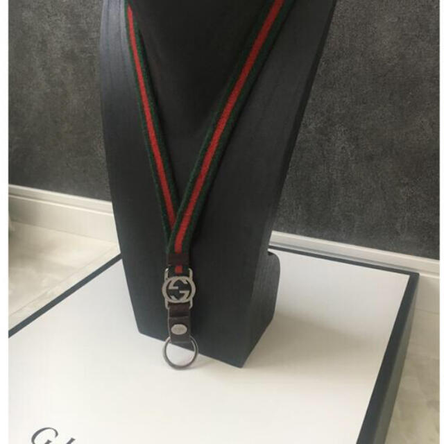 Gucci(グッチ)のGUCCIネックストラップ/シェリーライン　赤ｘ緑　 スマホ/家電/カメラのスマホアクセサリー(ネックストラップ)の商品写真