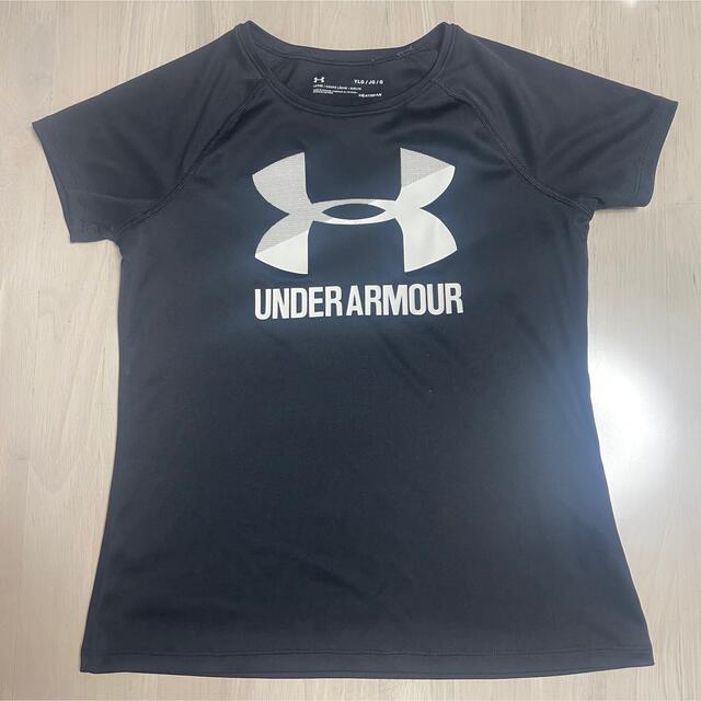 UNDER ARMOUR(アンダーアーマー)のアンダーアーマー/Tシャツ/黒/YLG/150 スポーツ/アウトドアのトレーニング/エクササイズ(トレーニング用品)の商品写真