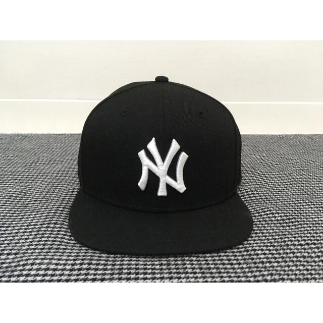 NEW ERA(ニューエラー)の【使用少・美品】NEWERA ニューエラ ヤンキースキャップ 黒 57.7cm メンズの帽子(キャップ)の商品写真