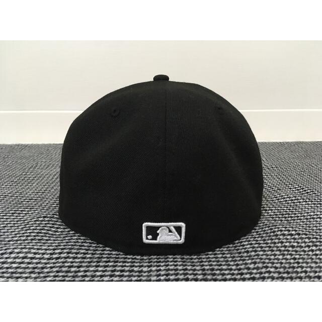 NEW ERA(ニューエラー)の【使用少・美品】NEWERA ニューエラ ヤンキースキャップ 黒 57.7cm メンズの帽子(キャップ)の商品写真