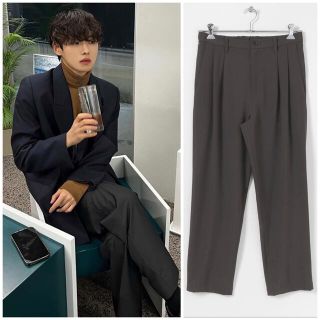 ザラ(ZARA)の【未使用】URBAN RESEARCH テーパードスラックス(スラックス)