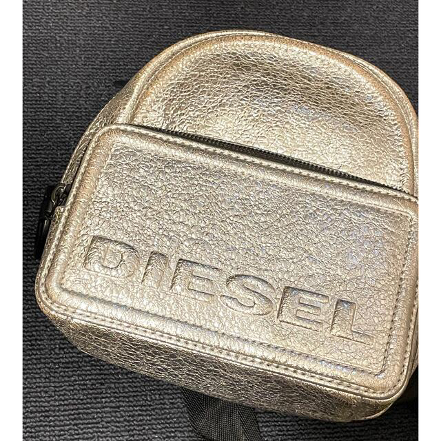 DIESEL(ディーゼル)のDIESELシルバーリュック レディースのバッグ(リュック/バックパック)の商品写真