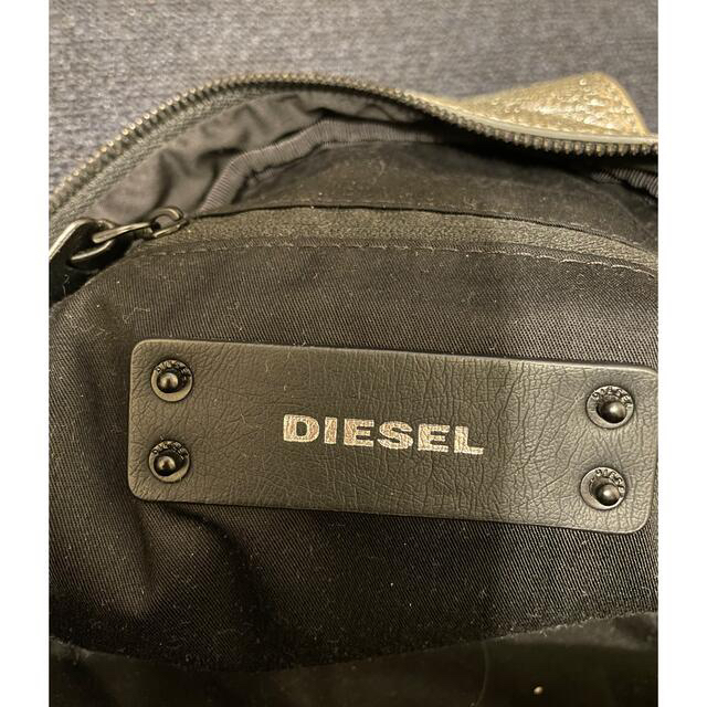 DIESEL(ディーゼル)のDIESELシルバーリュック レディースのバッグ(リュック/バックパック)の商品写真