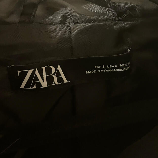 ZARA(ザラ)のZARA黒コート レディースのジャケット/アウター(毛皮/ファーコート)の商品写真