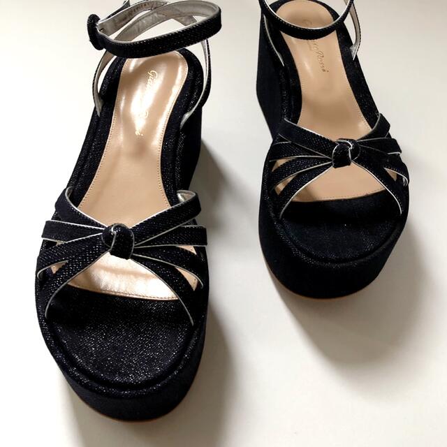 Gianvito Rossi(ジャンヴィットロッシ)の国内正規品(106,920円) ジャンヴィト ロッシ プラットホーム サンダル レディースの靴/シューズ(サンダル)の商品写真