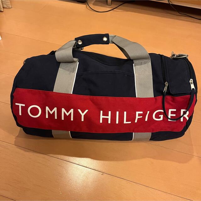 TOMMY HILFIGER(トミーヒルフィガー)のTOMMY HILFIGER トミーヒルフィガー ドラム型ボストンバッグ メンズのバッグ(ボストンバッグ)の商品写真