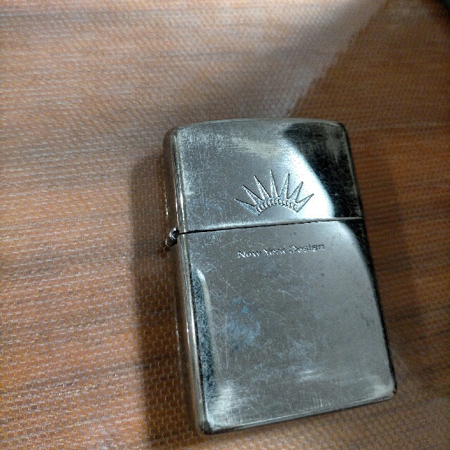 ZIPPO(ジッポー)のZIPPOジッポライター シルバー NewYorkDesign メンズのファッション小物(タバコグッズ)の商品写真