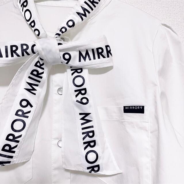 mirror9(ミラーナイン)のmirror9ミラーナイン　ボウタイリボンストレッチ長袖ブラウス　ホワイト　S レディースのトップス(シャツ/ブラウス(長袖/七分))の商品写真