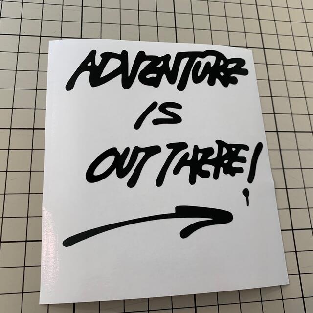 ■ ADVENTURE IS OUT THERE! (小)カッティングステッカー スポーツ/アウトドアのアウトドア(その他)の商品写真