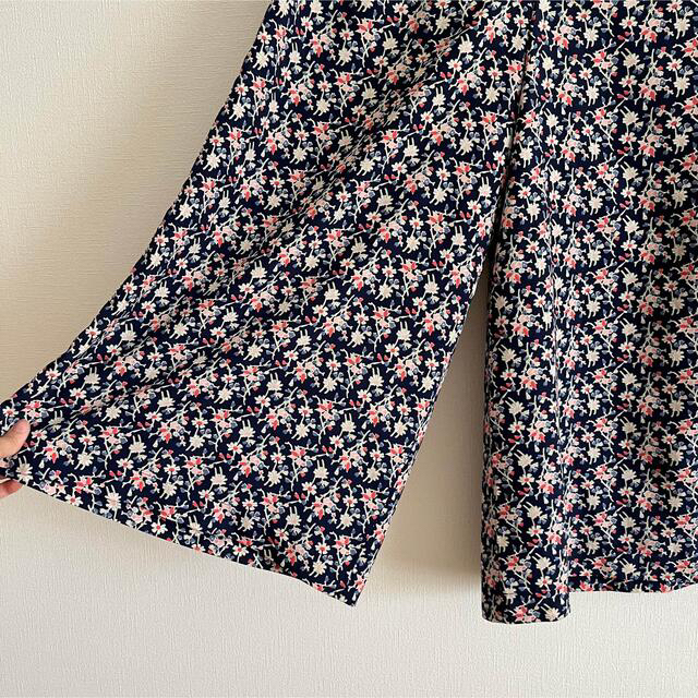 LAURA ASHLEY(ローラアシュレイ)の【美品】LAURA ASHLEY ローラアシュレイ フラワー パンツ レディースのパンツ(カジュアルパンツ)の商品写真