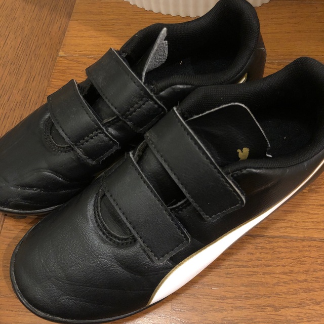 PUMA(プーマ)のサッカーシューズ　トレーニングシューズ キッズ/ベビー/マタニティのキッズ靴/シューズ(15cm~)(スニーカー)の商品写真