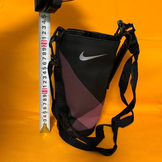 NIKE(ナイキ)のNIKE 水筒カバー キッズ/ベビー/マタニティの授乳/お食事用品(水筒)の商品写真