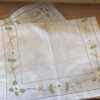 殿ちゃん様専用　テーブルセンター　手刺繍　40×90㎝(テーブル用品)