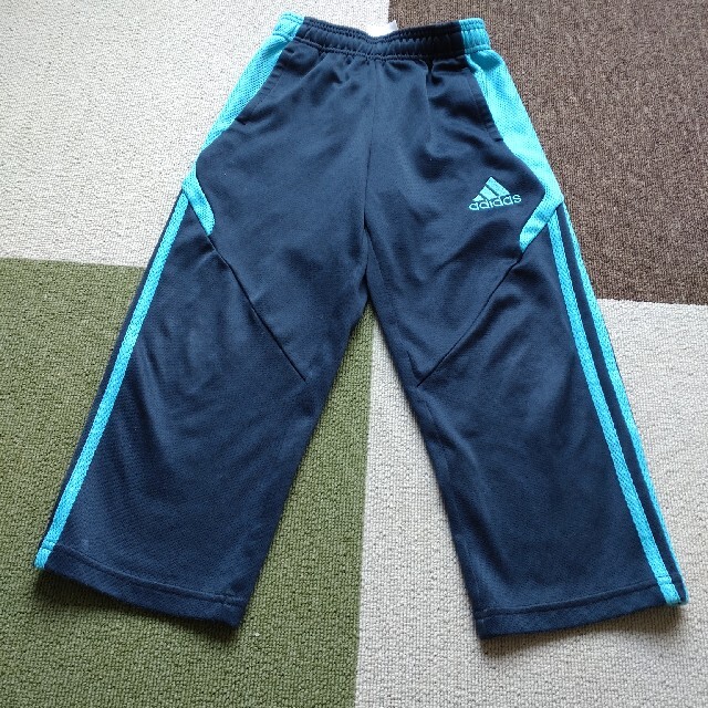 adidas(アディダス)のAdidas　ジャージ　110 キッズ/ベビー/マタニティのキッズ服男の子用(90cm~)(その他)の商品写真