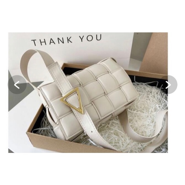 ZARA(ザラ)の新品⭐︎編み込み　カセットバッグ　オフホワイト　ショルダーバッグ　デート レディースのバッグ(ショルダーバッグ)の商品写真