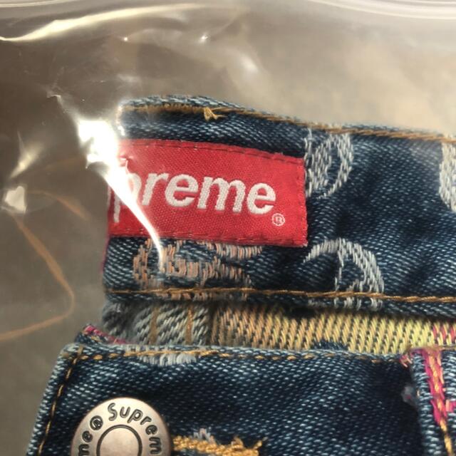 Supreme(シュプリーム)の完売品 SUPREME denim short pant 34 L ステッカー付 メンズのパンツ(ショートパンツ)の商品写真