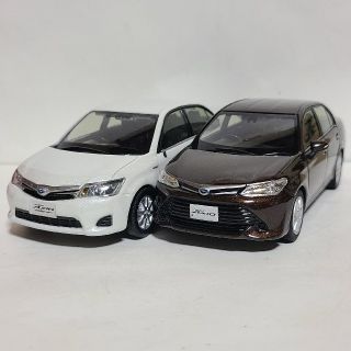 トヨタ(トヨタ)のトヨタ カローラアクシオ カラーサンプル 2台セット(ミニカー)