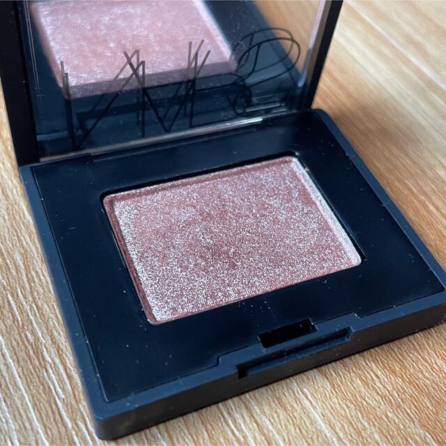 NARS(ナーズ)のNARS シングルアイシャドー 5330 コスメ/美容のベースメイク/化粧品(アイシャドウ)の商品写真