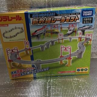 タカラトミー(Takara Tomy)の高架を走らせよう！新幹線レールセット(電車のおもちゃ/車)