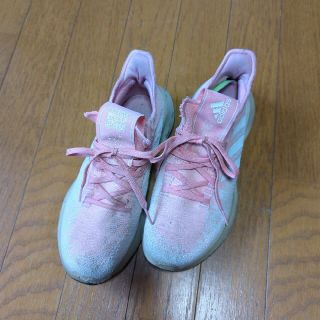 アディダス(adidas)の【adidasキッズシューズ22,5cm】(スニーカー)