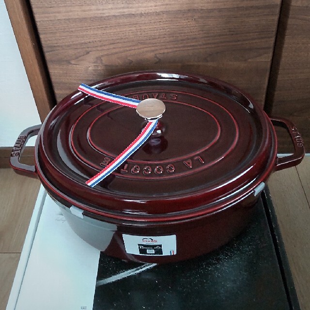 送料無料 非冷凍品同梱不可 STAUB 旧型17cm レッド