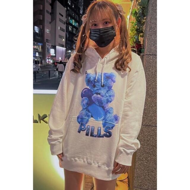 MILKBOY(ミルクボーイ)のMILKBOY PILL BEAR HOODIE くま　パーカー　 メンズのトップス(パーカー)の商品写真