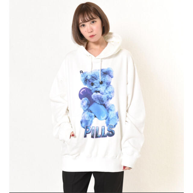 MILKBOY(ミルクボーイ)のMILKBOY PILL BEAR HOODIE くま　パーカー　 メンズのトップス(パーカー)の商品写真