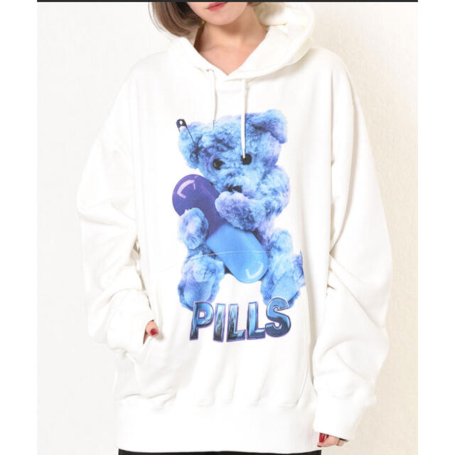 MILKBOY(ミルクボーイ)のMILKBOY PILL BEAR HOODIE くま　パーカー　 メンズのトップス(パーカー)の商品写真