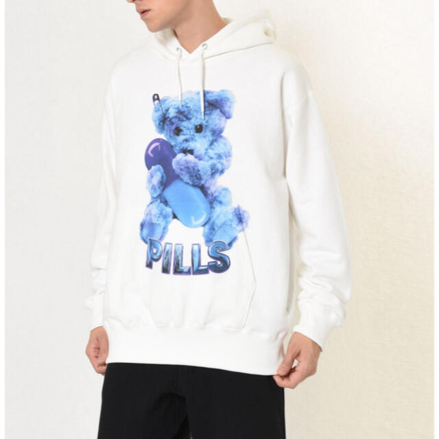 MILKBOY(ミルクボーイ)のMILKBOY PILL BEAR HOODIE くま　パーカー　 メンズのトップス(パーカー)の商品写真