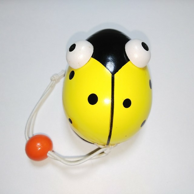 黄色いてんとう虫☆木製カスタネット キッズ/ベビー/マタニティのおもちゃ(楽器のおもちゃ)の商品写真
