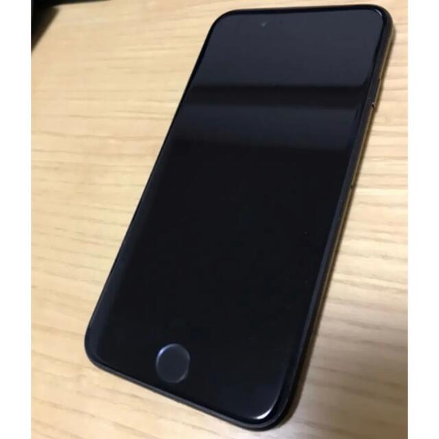 Apple(アップル)のiPhone 7 Black 128 GB SIMフリー スマホ/家電/カメラのスマートフォン/携帯電話(スマートフォン本体)の商品写真