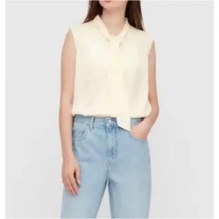 ユニクロ(UNIQLO)のボウタイブラウス　ノースリーブ　Sサイズ(シャツ/ブラウス(半袖/袖なし))